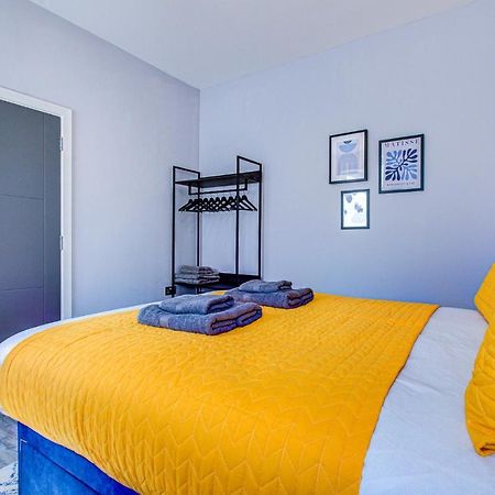 Spacious And Modern 1 Bed 1 Bath Apartment In The Heart Of イーストボーン エクステリア 写真
