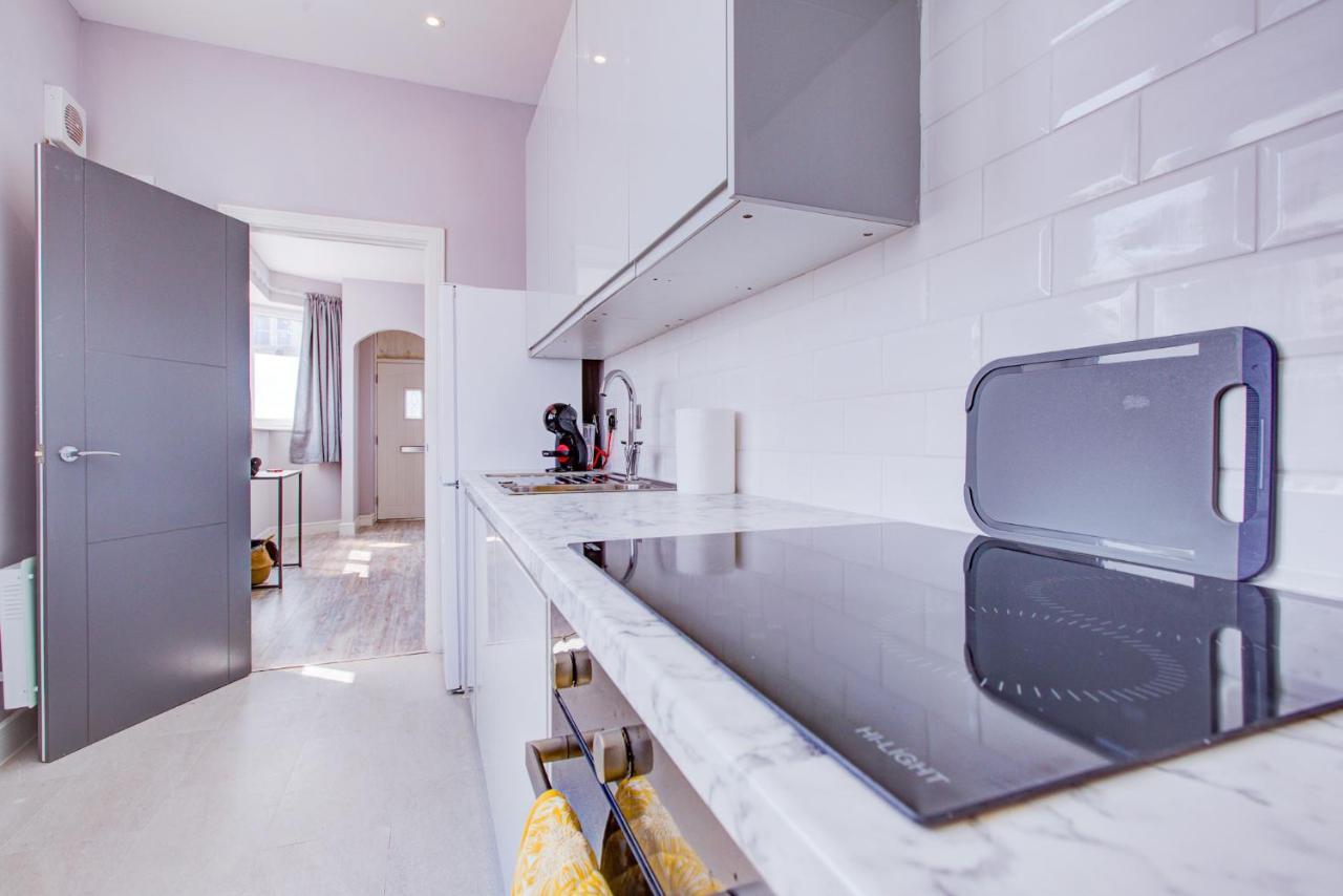 Spacious And Modern 1 Bed 1 Bath Apartment In The Heart Of イーストボーン エクステリア 写真